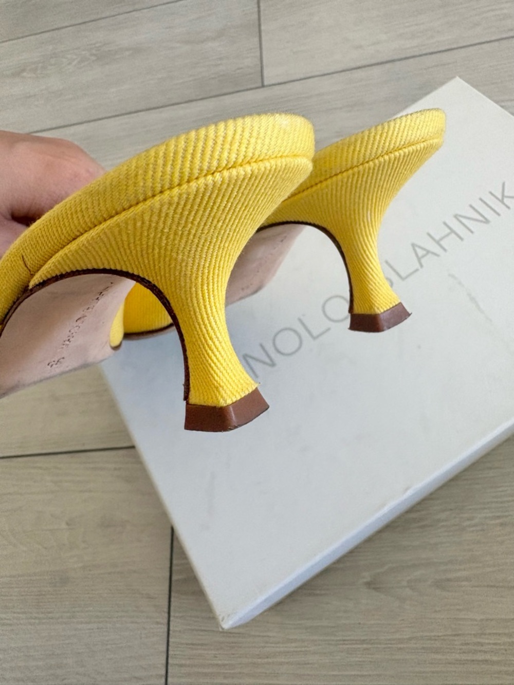 Manolo Blahnik Yellow Pointed Buckle Mules size 35 - Picture 5 of 7